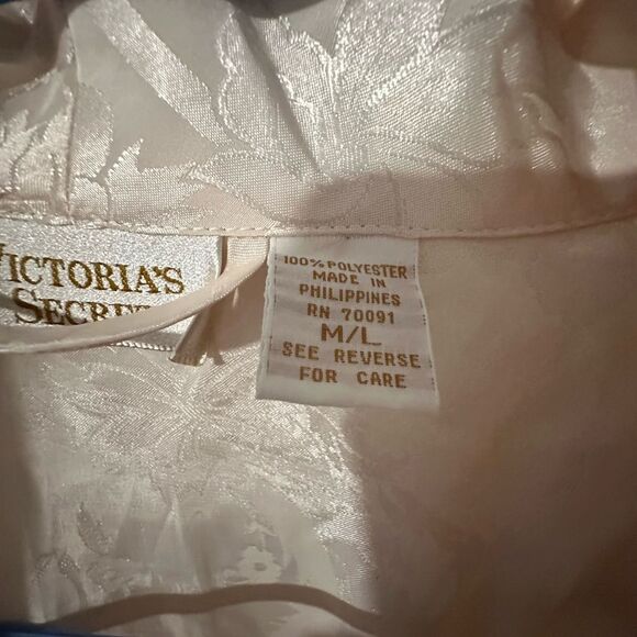 Victoria's Secret Cream Floral Satin Robe - Medium/Large - Picture 3 of 5